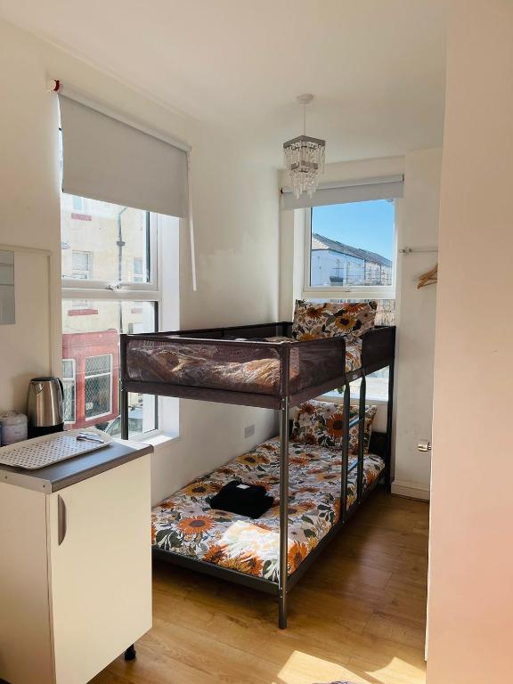 Ariana House Hotel-Families and Couples Only room 6
